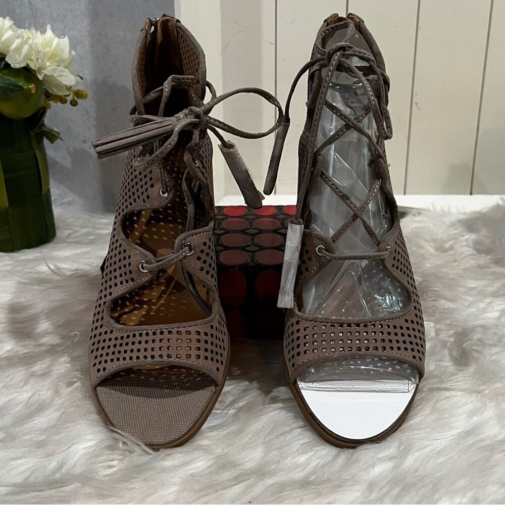 NEW Franco Sarto Leather Suede Perforated Honolulu Ghillie Lace-Up Sandals 5.5 - Picture 7 of 16